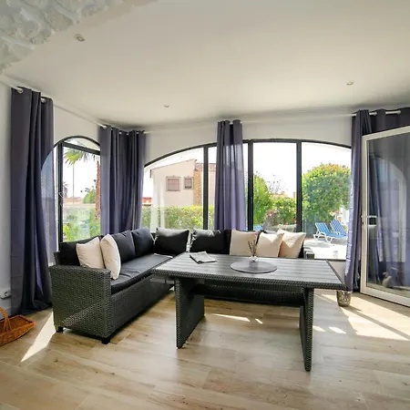 Hagios By Interhome 칼페